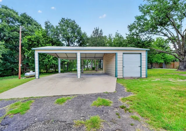 Photo 2 of Single family home for sale at 10302 County Road 3705, Quinlan, TX 75474 | MLS# 21302627 | Listing updated on 2026-09-04
