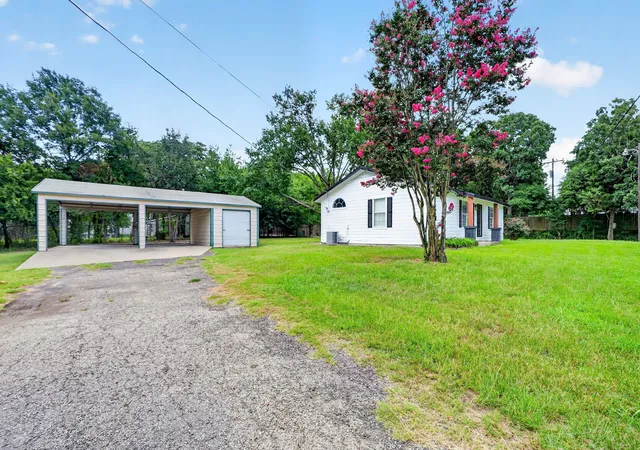 Photo 3 of Single family home for sale at 10302 County Road 3705, Quinlan, TX 75474 | MLS# 21302627 | Listing updated on 2026-09-04