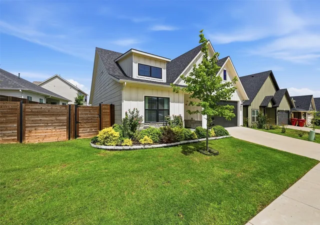 Photo 2 of Single family home for sale at 4919 Dry Creek Road, Sherman, TX 75092 | MLS# 21301606 | Listing updated on 2026-08-22