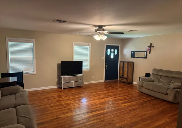 Photo 16 of Single family home for sale at 313 E Main St, Fairfield, TX 75840 | MLS# 21302836 | Listing updated on 2026-07-23
