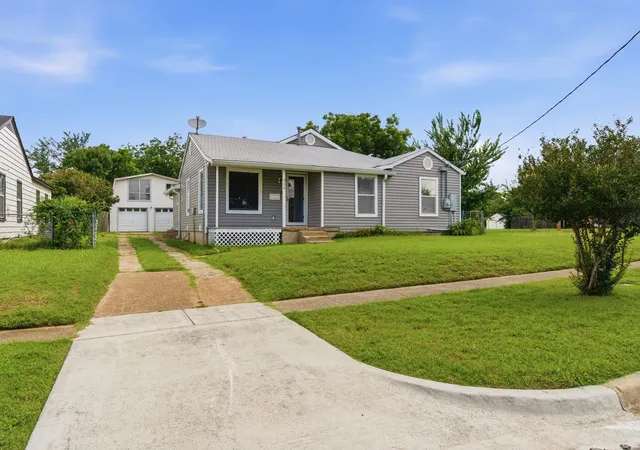 Single family home for sale at 311 W 7Th St, Irving, TX 75060 | MLS# 21302586