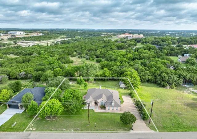 Photo 1 of Single family home for sale at 214 Knob Hill Dr, Granbury, TX 76048 | MLS# 21300719 | Listing updated on 2026-08-03