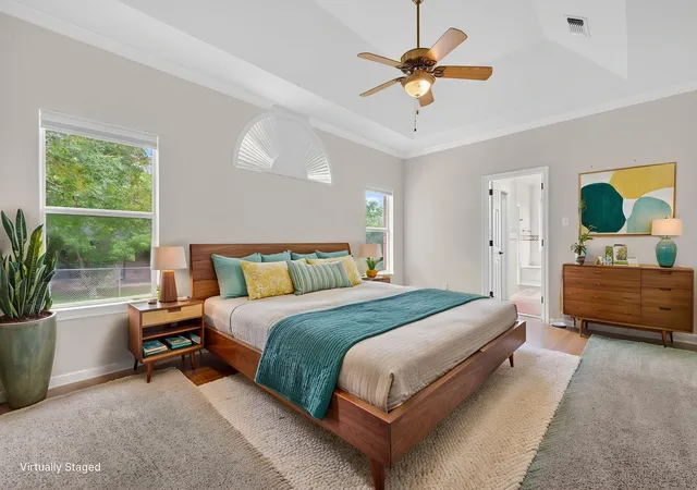Photo 4 of Single family home for sale at 214 Knob Hill Dr, Granbury, TX 76048 | MLS# 21300719 | Listing updated on 2026-08-03