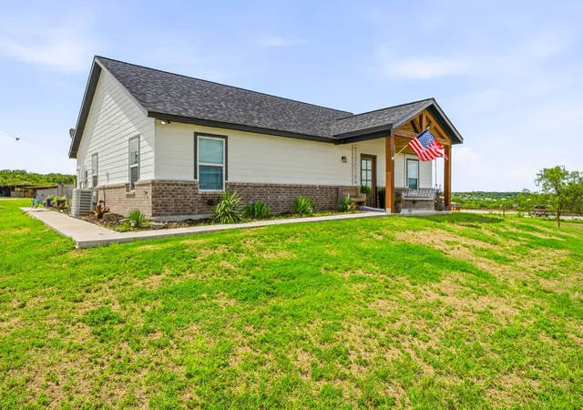 Photo 3 of Single family home for sale at 930 County Road 161 Road, Stephenville, TX 76401 | MLS# 21302657 | Listing updated on 2026-08-22