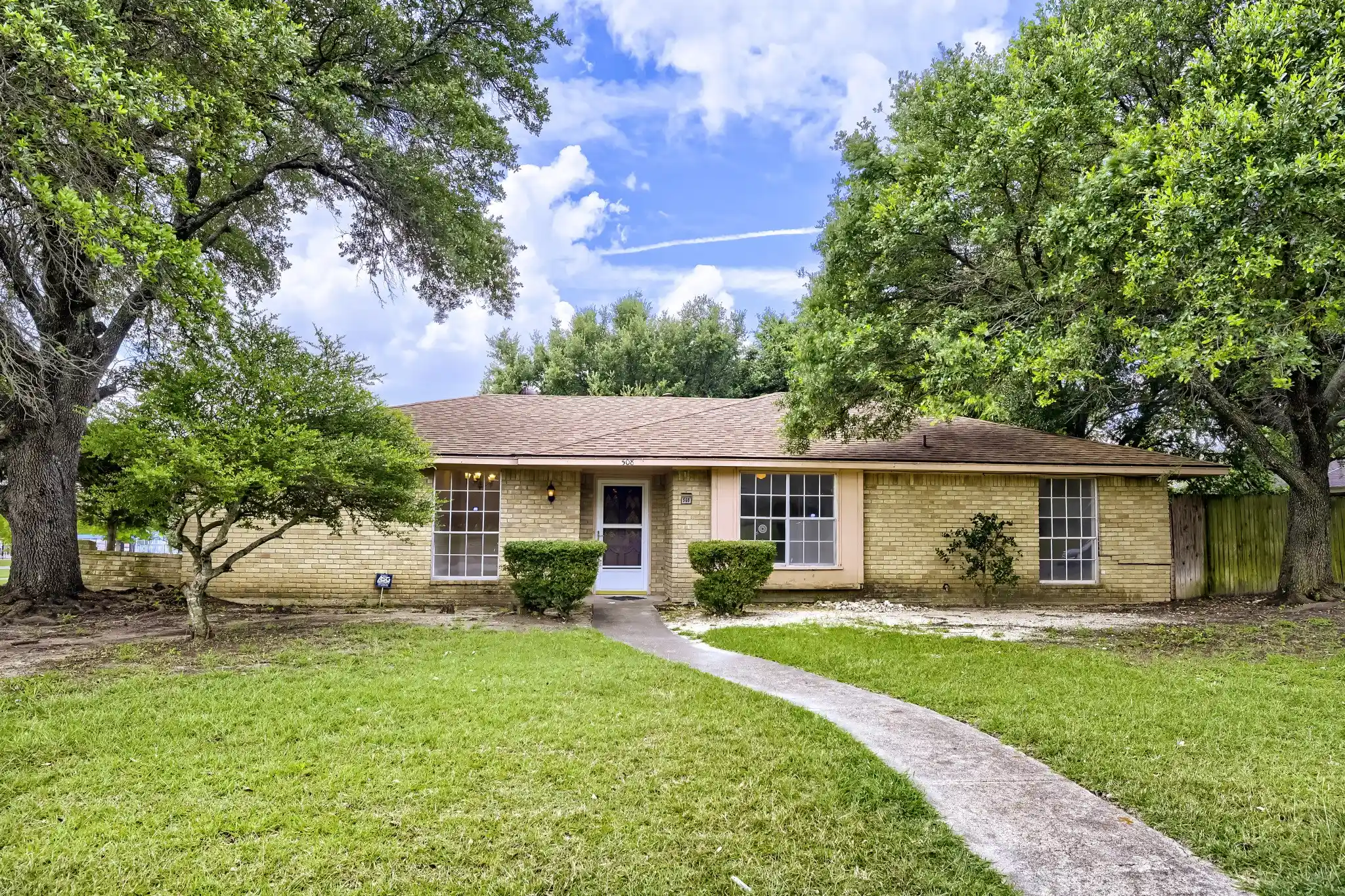 Single family home for sale at 508 Stony Creek Dr, DeSoto, TX 75115 | MLS# 21264052