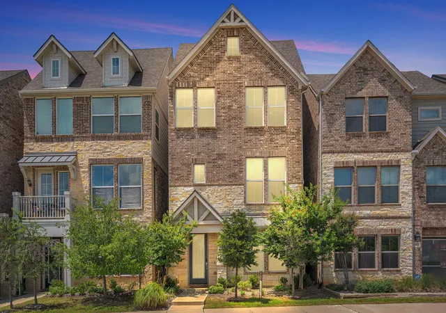 Photo 4 of Sale Pending at 1005 Boyd Ln, Euless, TX 76040 | MLS# 21302879 | Listing updated on 2026-07-24