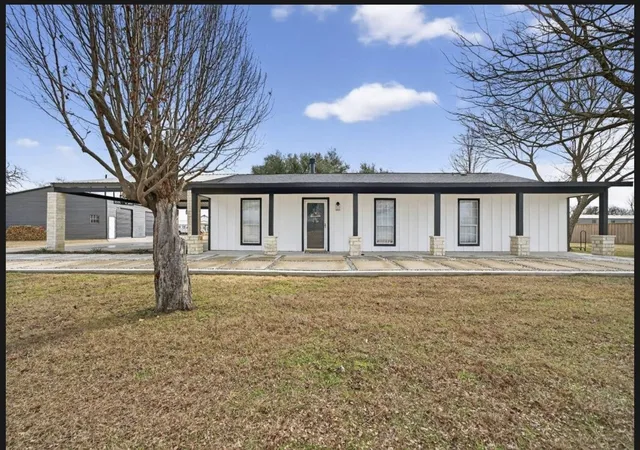 Photo 1 of Single family home for sale at 11474 Fm 3094, Scurry, TX 75158 | MLS# 21301822 | Listing updated on 2026-09-05