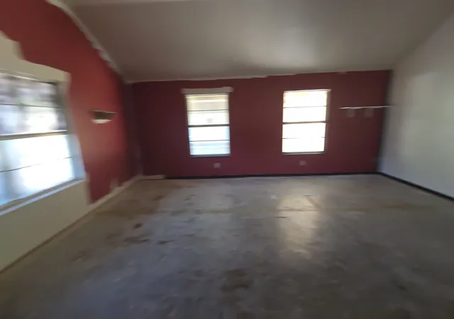 Photo 4 of Sale Pending at 609 Bryan St, Weatherford, TX 76086 | MLS# 21302958 | Listing updated on 2026-08-22