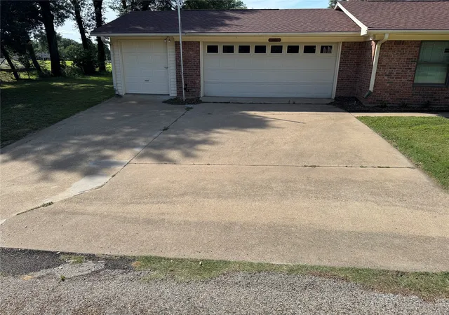 Homes for sale in Kemp, TX | 10725 Legg Dr, Kemp, TX 75143 | MLS# 21299684