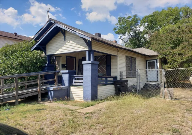 Photo 2 of Sale Pending at 1475 E Morphy St, Fort Worth, TX 76104 | MLS# 21302982 | Listing updated on 2026-08-22