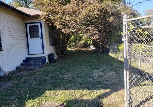Photo 3 of Sale Pending at 1475 E Morphy St, Fort Worth, TX 76104 | MLS# 21302982 | Listing updated on 2026-08-22