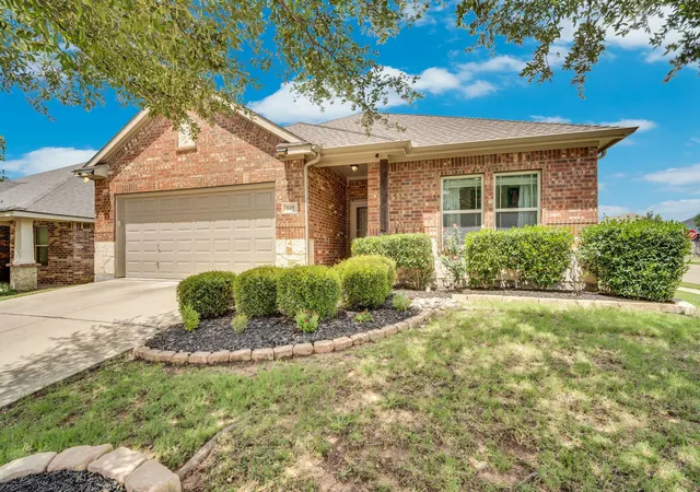 Photo 3 of Single family home for sale at 149 Valley Ranch Dr, Waxahachie, TX 75165 | MLS# 21293018 | Listing updated on 2026-08-04