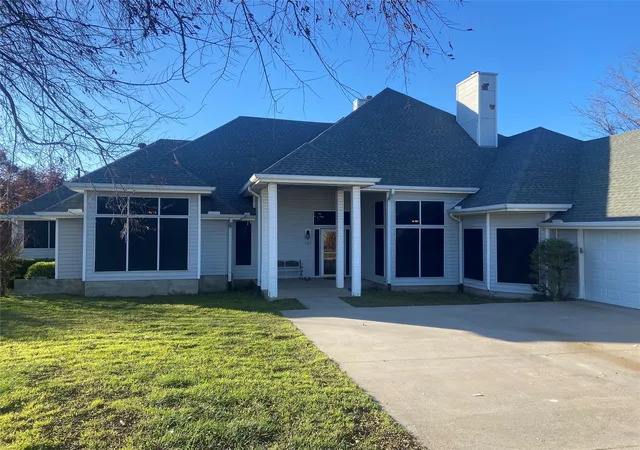 Homes for sale in Gainesville, TX | 137 Oakview Rd, Gainesville, TX 76240 | MLS# 21298672