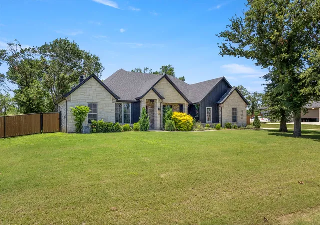Homes for sale in Springtown, TX | 904 Taylor Br, Springtown, TX 76082 | MLS# 21303078