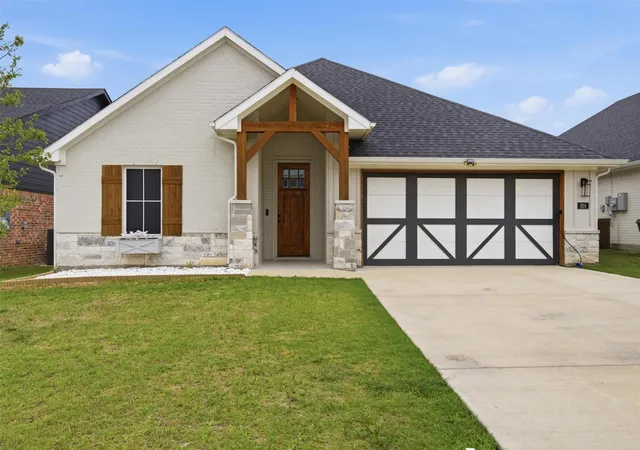 Photo 1 of Single family home for sale at 924 Rodgers Ave, Godley, TX 76044 | MLS# 21301308 | Listing updated on 2026-08-22