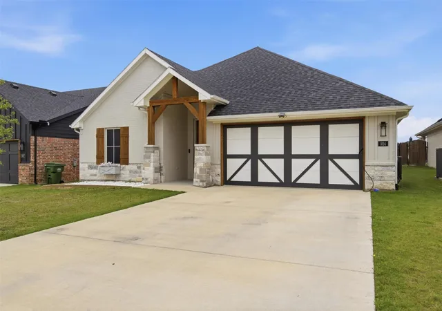 Photo 2 of Single family home for sale at 924 Rodgers Ave, Godley, TX 76044 | MLS# 21301308 | Listing updated on 2026-08-22
