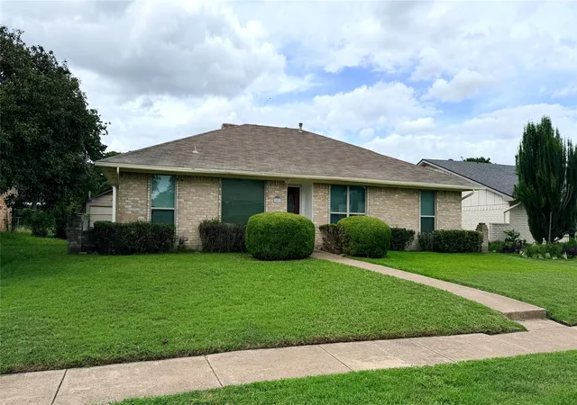 Photo 2 of Single family home for sale at 1521 Leicester St, Garland, TX 75044 | MLS# 21303072 | Listing updated on 2026-09-01