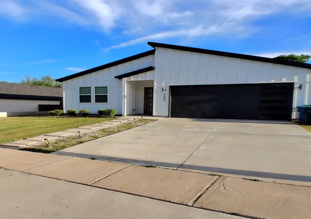 Homes for sale in Denison, TX | 2604 Flora Ln, Denison, TX 75020 | MLS# 21297004