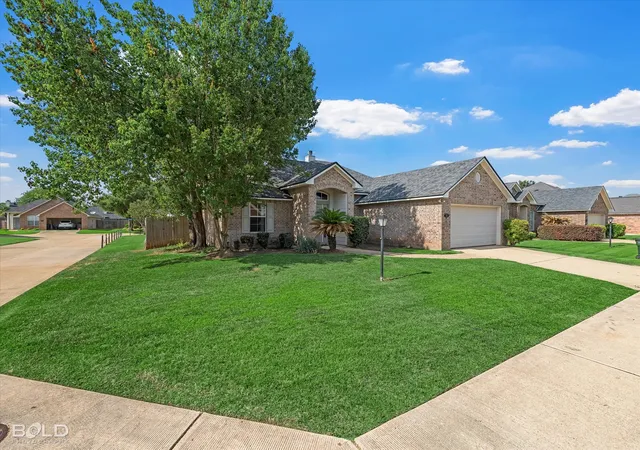 Photo 2 of Single family home for sale at 164 Palladium Ln, Shreveport, LA 71115 | MLS# 21303031 | Listing updated on 2026-08-24