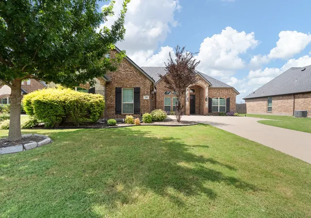 Photo 2 of Single family home for sale at 108 Odonna Dr, Waxahachie, TX 75165 | MLS# 21296289 | Listing updated on 2026-09-29
