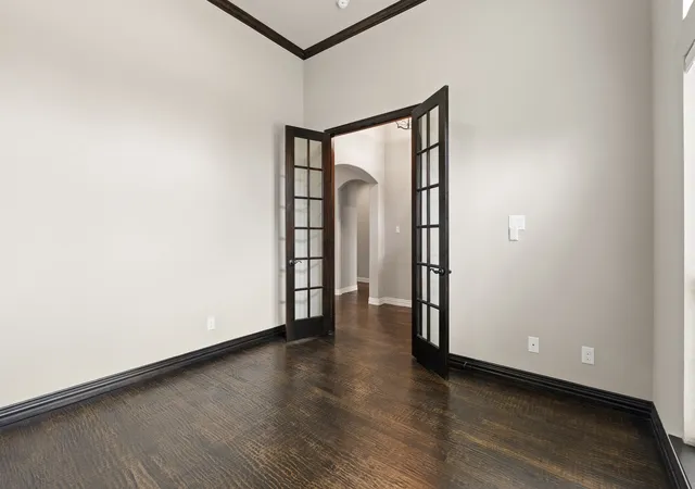 Photo 3 of Single family home for sale at 108 Odonna Dr, Waxahachie, TX 75165 | MLS# 21296289 | Listing updated on 2026-09-29