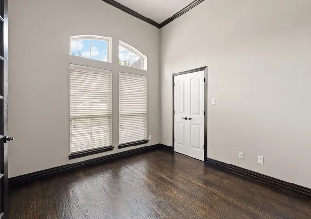 Photo 4 of Single family home for sale at 108 Odonna Dr, Waxahachie, TX 75165 | MLS# 21296289 | Listing updated on 2026-09-29