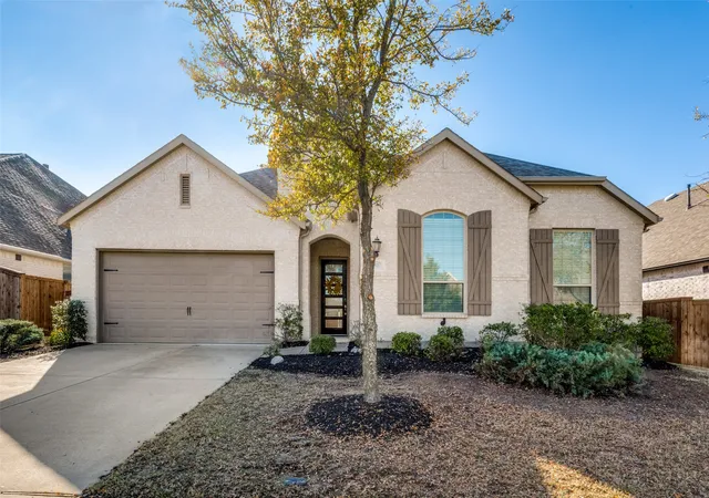 Photo 4 of Single family home for sale at 3921 Redbud Dr, Aubrey, TX 76227 | MLS# 21302965 | Listing updated on 2026-08-22