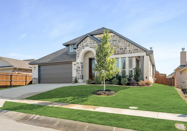 Photo 3 of Single family home for sale at 210 Comanche Trl, Alvarado, TX 76009 | MLS# 21303172 | Listing updated on 2026-10-07