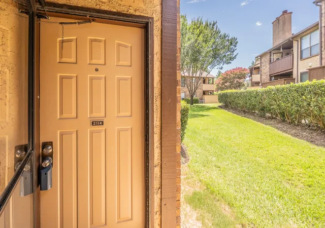 Photo 3 of Condo for sale at 1204 Harwell Dr #2114, Arlington, TX 76011 | MLS# 21303177 | Listing updated on 2026-09-26