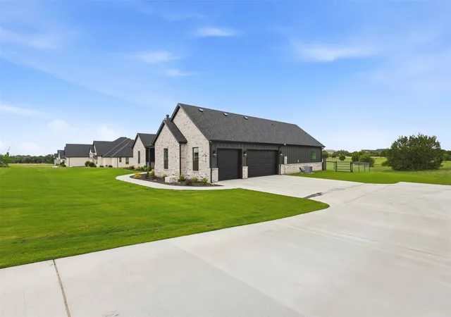 Photo 3 of Sale Pending at 1034 Kingsley Ct, Weatherford, TX 76087 | MLS# 21303222 | Listing updated on 2026-08-28