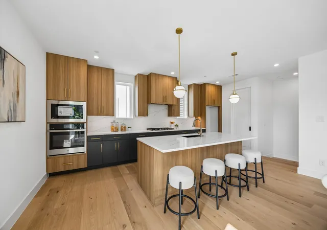 Listing Photo 1 - Condo for sale in building located at 4719 Manett St, Dallas, TX 75204 - Unit #103