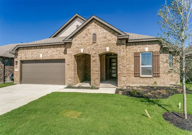 Single family home for sale at 154 Hudson Ln, Justin, TX 76247 | MLS# 21302553