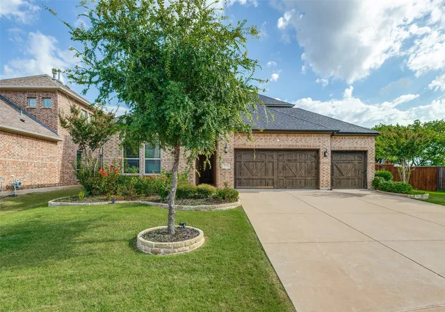 Photo 4 of Single family home for sale at 2723 Village Creek St, Prosper, TX 75078 | MLS# 21292439 | Listing updated on 2026-08-29