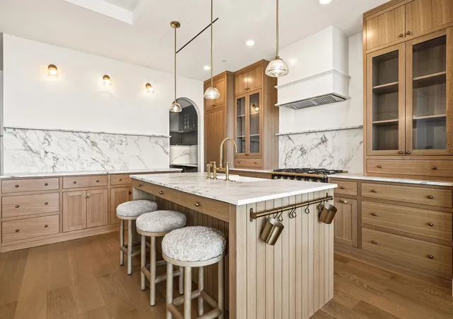 Photo 2 of Condo for sale at 3130 N Harwood St #1702, Dallas, TX 75201 | MLS# 21283070 | Listing updated on 2026-08-31