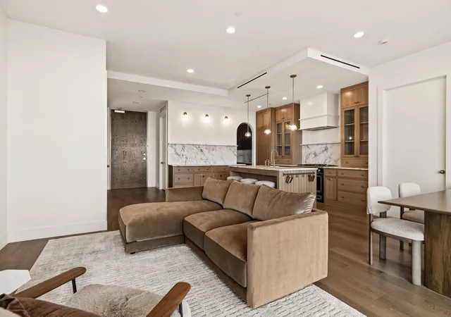 Photo 4 of Condo for sale at 3130 N Harwood St #1702, Dallas, TX 75201 | MLS# 21283070 | Listing updated on 2026-08-31