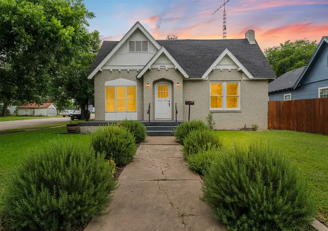 2nd image of 2600 N 17th St, Waco, TX 76708 | MLS# 21301976