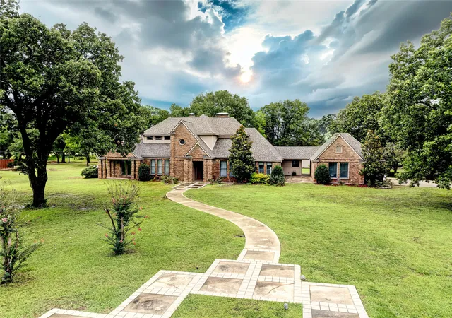 Homes for sale in Fairfield, TX | 912 Walnut Creek Dr, Fairfield, TX 75840 | MLS# 21303355
