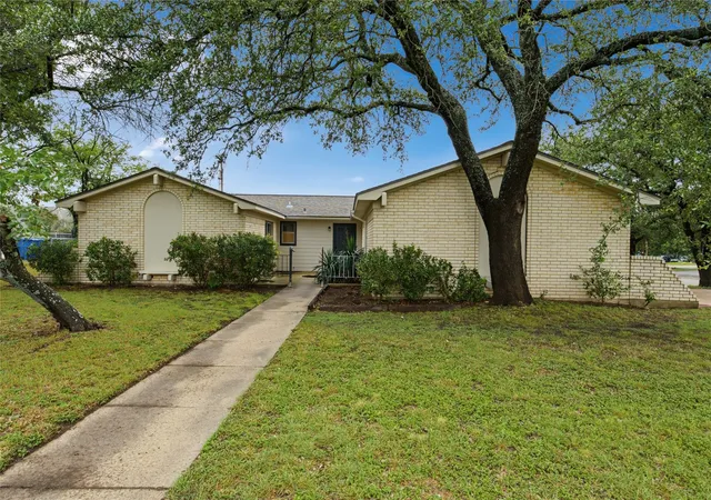 Photo 1 of Single family home for sale at 901 Rambler Dr, Waco, TX 76710 | MLS# 21302123 | Listing updated on 2026-08-28