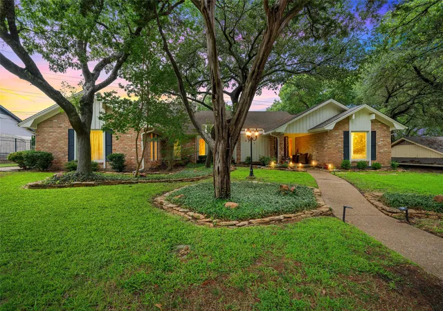 Photo 1 of Single family home for sale at 9913 Burgundy Ln, Woodway, TX 76712 | MLS# 21303428 | Listing updated on 2026-08-24