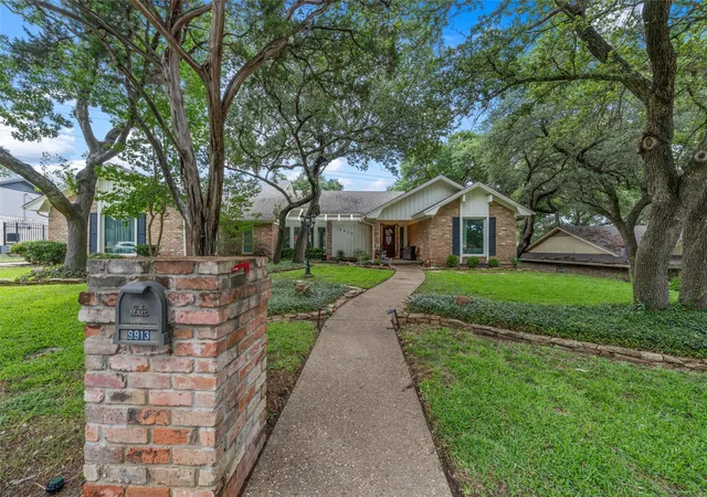 Photo 3 of Single family home for sale at 9913 Burgundy Ln, Woodway, TX 76712 | MLS# 21303428 | Listing updated on 2026-08-24