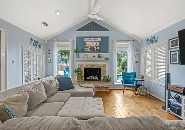 Photo 4 of Single family home for sale at 9913 Burgundy Ln, Woodway, TX 76712 | MLS# 21303428 | Listing updated on 2026-08-24