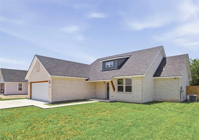 Homes for sale in Brownwood, TX | 2103 Brooke Ln, Brownwood, TX 76801 | MLS# 21303518