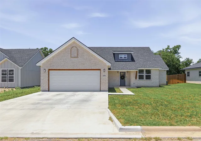Homes for sale in Brownwood, TX | 2103 Brooke Ln, Brownwood, TX 76801 | MLS# 21303518