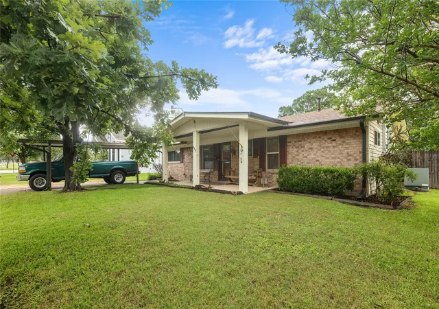 2nd image of 605 S Ricketts St, Sherman, TX 75092 | MLS# 21302612