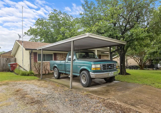 image of 605 S Ricketts St, Sherman, TX 75092 | MLS# 21302612