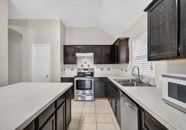 Photo 2 of Single family home for sale at 419 Red Sage Ln, Duncanville, TX 75137 | MLS# 21303201 | Listing updated on 2026-08-22