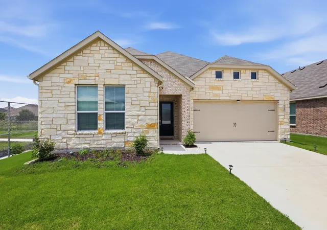 Photo 4 of Single family home for sale at 1236 Haggetts Pond Rd, Forney, TX 75126 | MLS# 21303244 | Listing updated on 2026-08-22