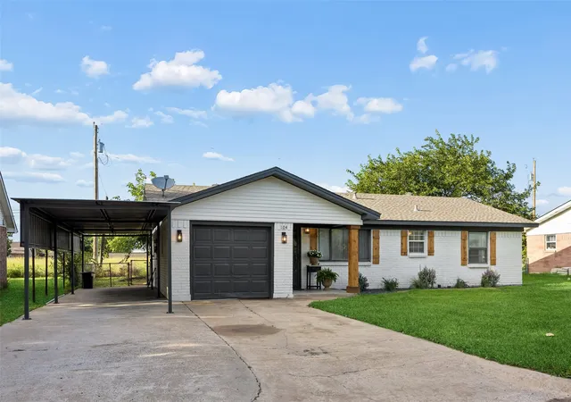 Homes for sale in Gunter, TX | 104 E Oak St, Gunter, TX 75058 | MLS# 21303574