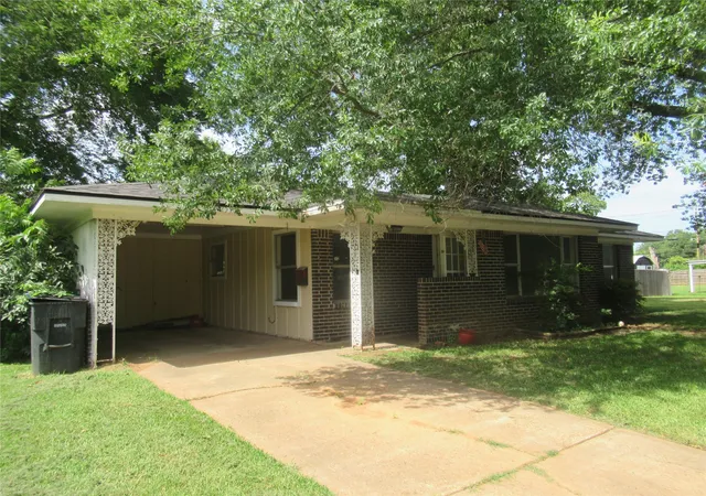 Photo 2 of Single family home for sale at 2513 Rosedale Pl, Bossier City, LA 71111 | MLS# 21303647 | Listing updated on 2026-08-27