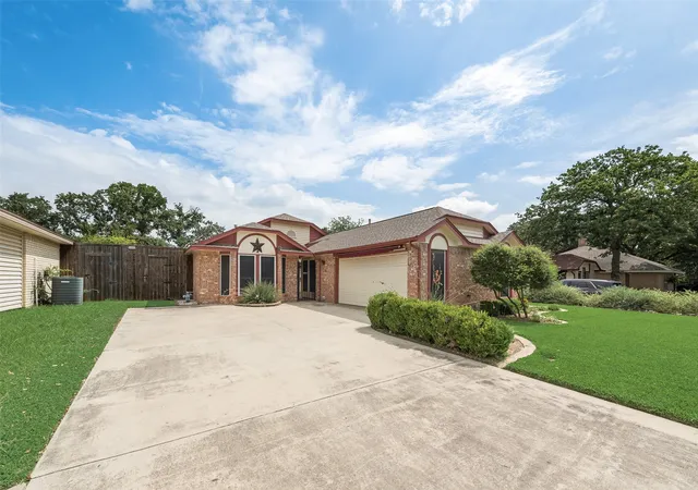 Photo 2 of Sale Pending at 302 Manana Dr, Grand Prairie, TX 75050 | MLS# 21302373 | Listing updated on 2026-08-30